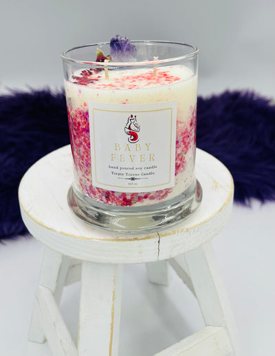 Take Pleasure in the Feeling of Calmness with our Lavender and Baby Powder Scented Candle "Baby Fever"