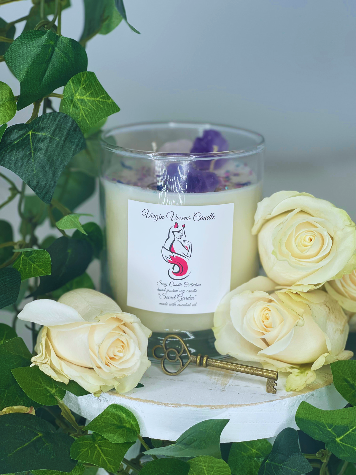 Explore the Enchanting Fragrance of "Secret Garden" Scented Candle